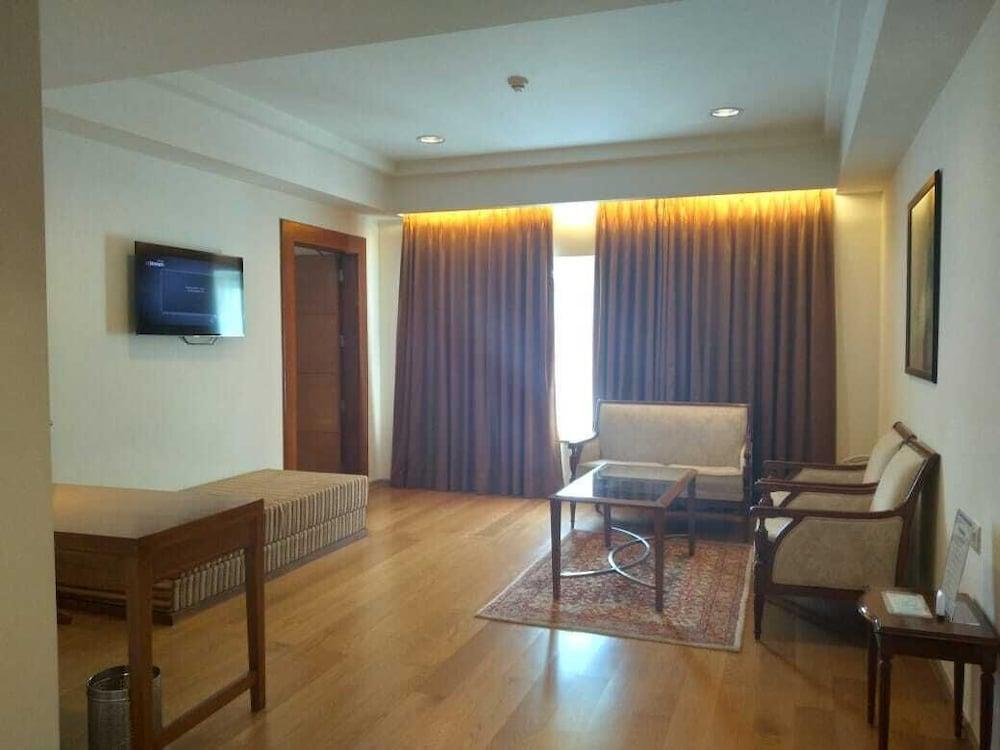 ฟอร์จูนพาร์คเลคซิตี้ Hotel ธาเน ภายนอก รูปภาพ