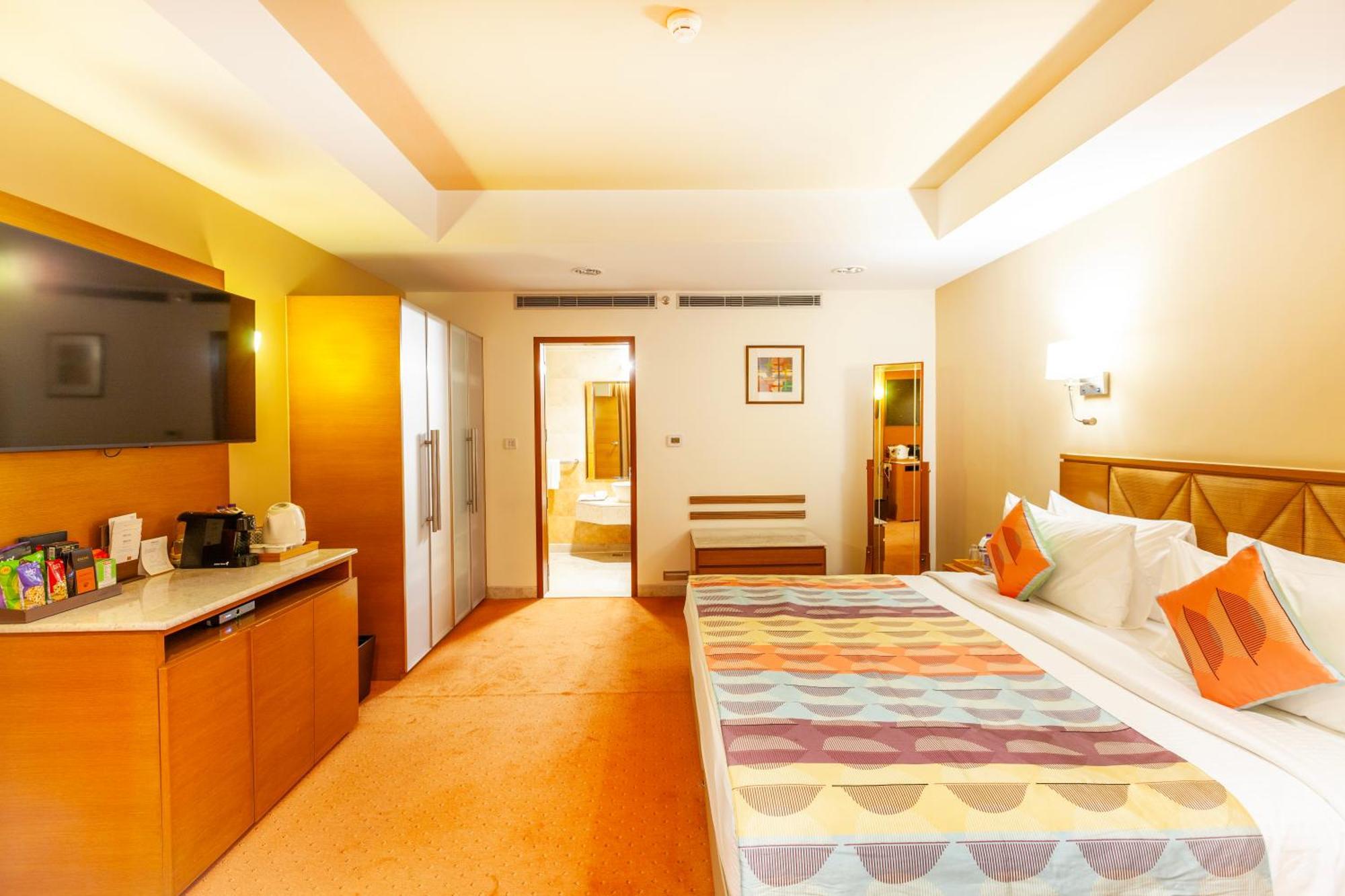 ฟอร์จูนพาร์คเลคซิตี้ Hotel ธาเน ภายนอก รูปภาพ