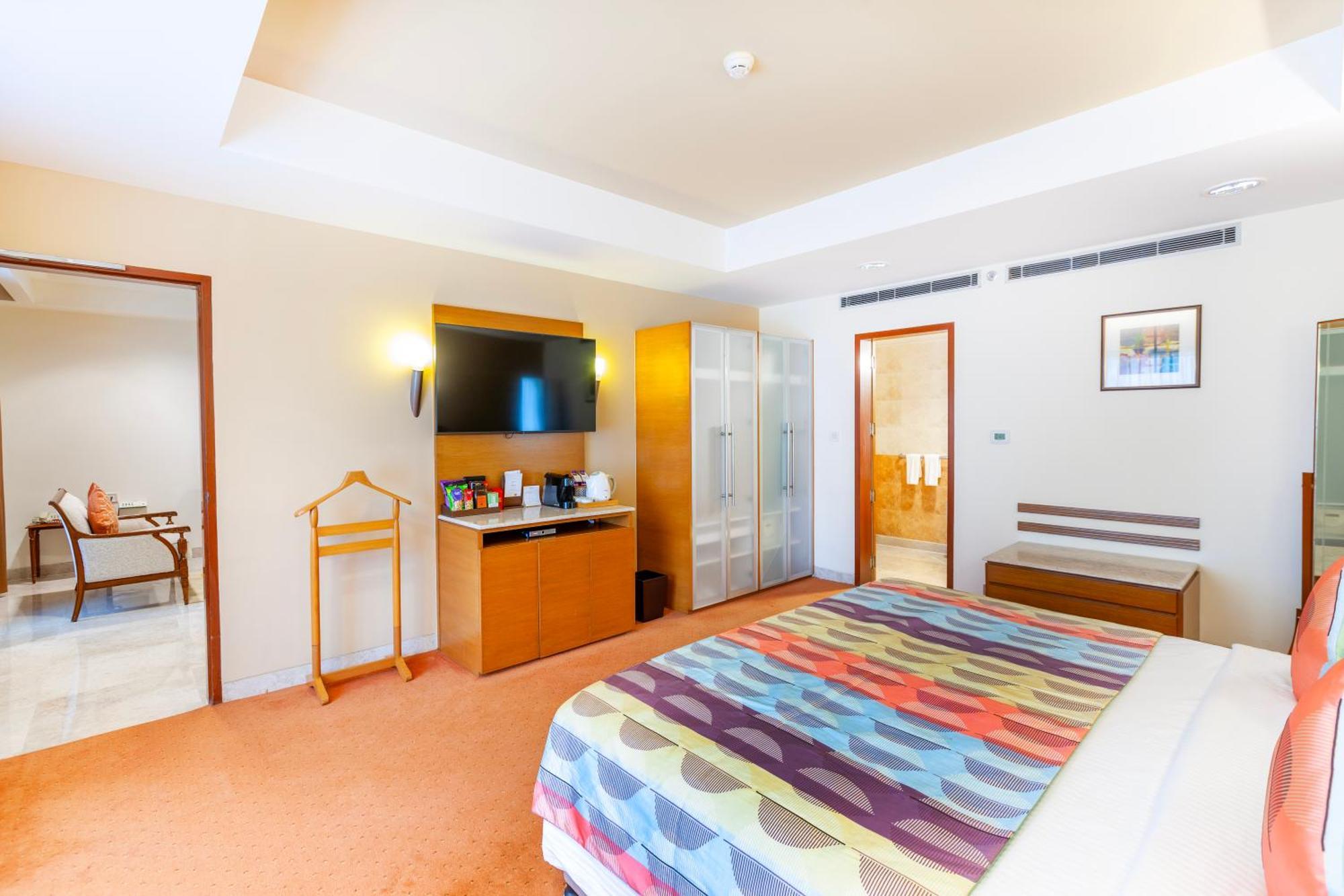 ฟอร์จูนพาร์คเลคซิตี้ Hotel ธาเน ภายนอก รูปภาพ