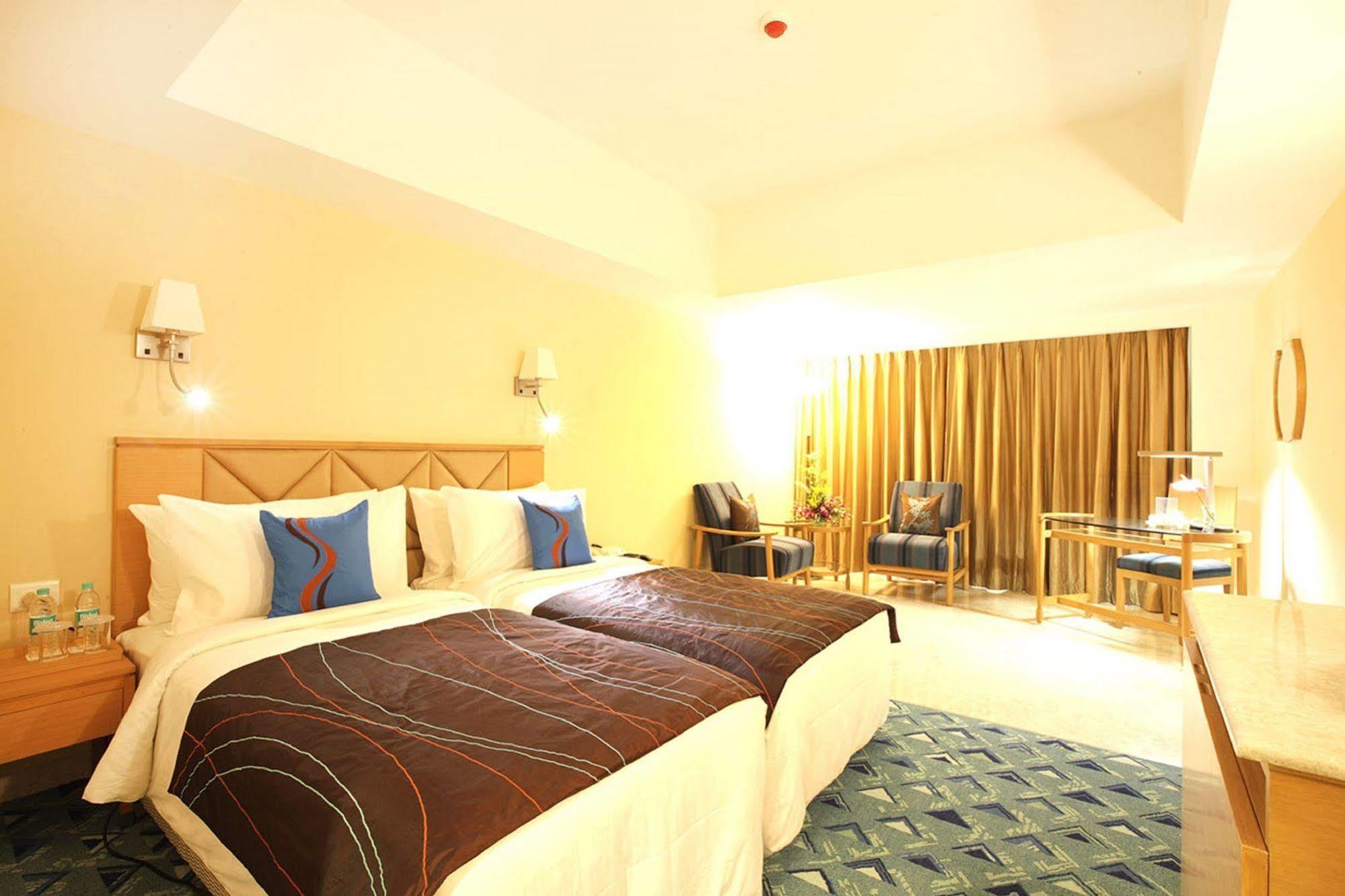 ฟอร์จูนพาร์คเลคซิตี้ Hotel ธาเน ภายนอก รูปภาพ