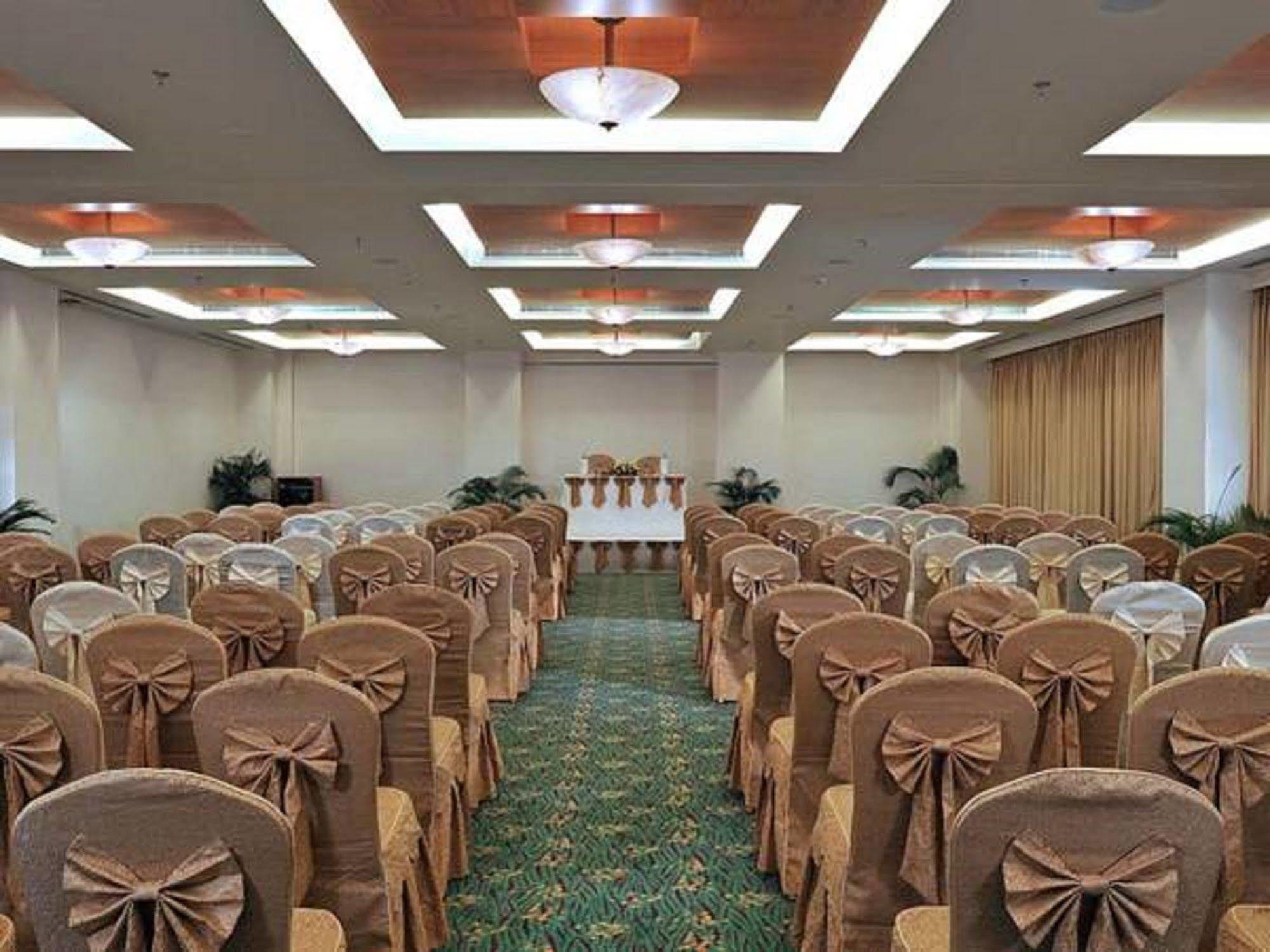 ฟอร์จูนพาร์คเลคซิตี้ Hotel ธาเน ภายนอก รูปภาพ